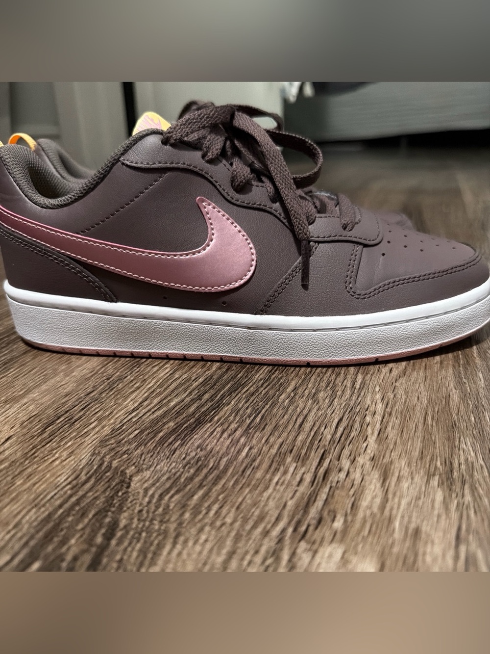 Nike Low-Top Sneaker in Brown with Pink Swoosh